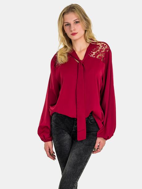 Bluzka z ozdobnym wiązaniem