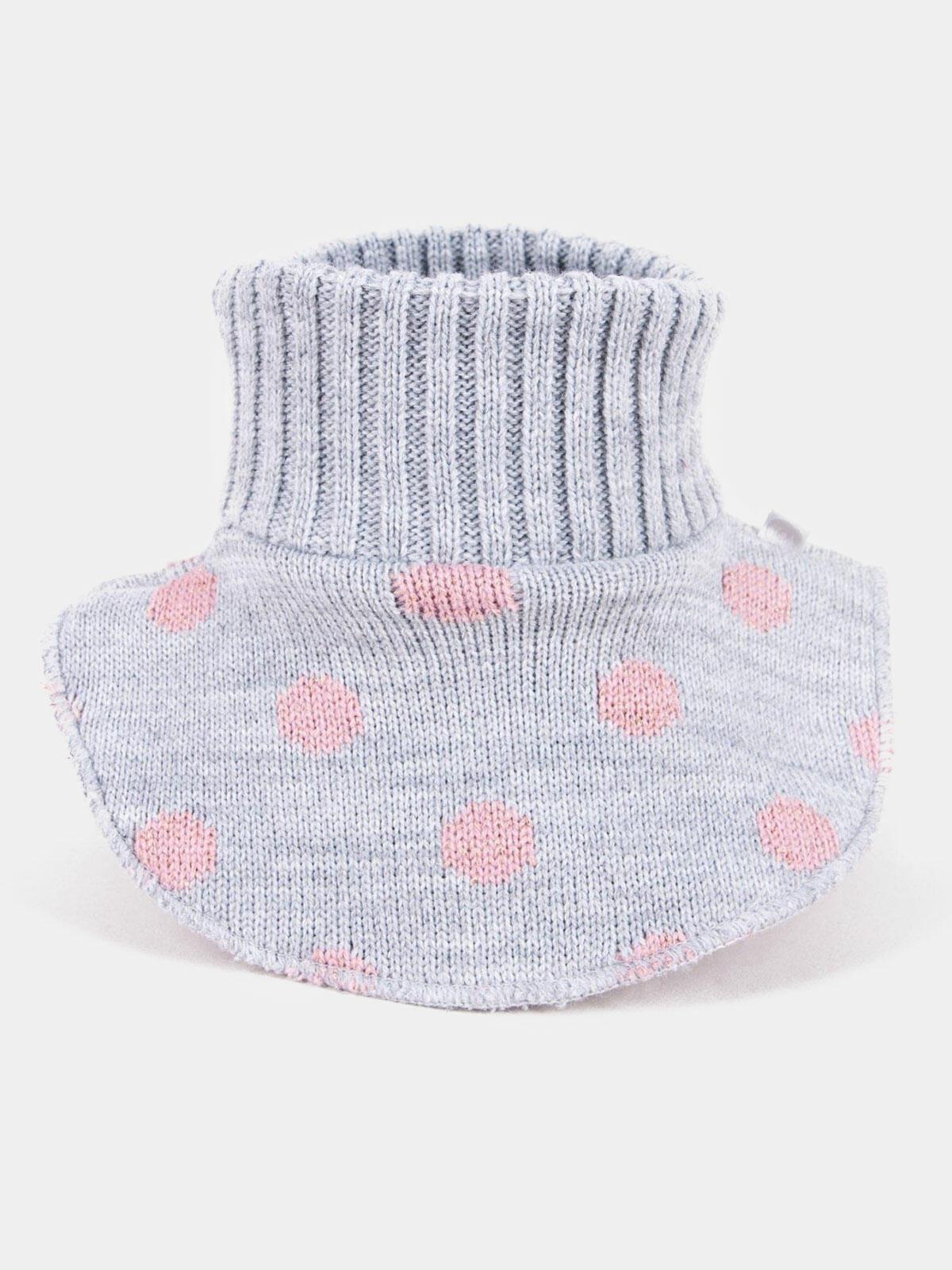 Komin zimowy w kropki