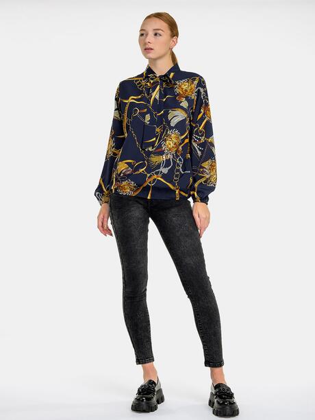 Wzorzysta bluzka z wiązaniem