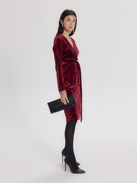 Welurowa sukienka z wiązaniem