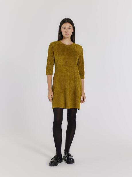 Delikatna sukienka z weluru