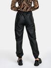 Woskowane joggery