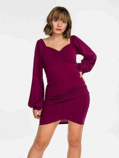 Sukienka z bufiastymi rękawami