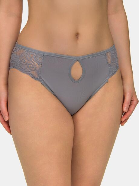 Majtki z ozdobnym wycięciem
