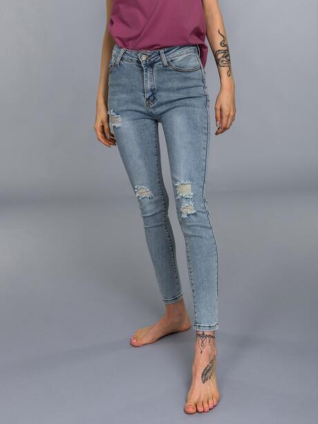 Jeansy z przetarciami