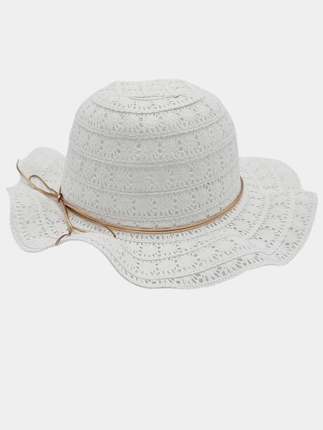 Pleciony kapelusz z rzemykiem