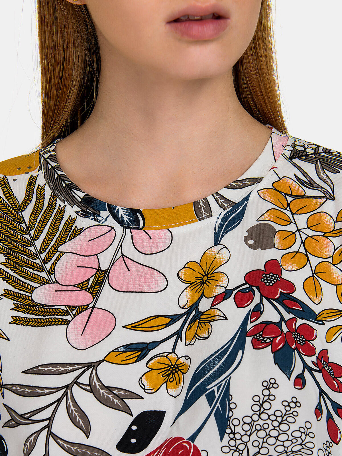 T-shirt w kwiatowy wzór