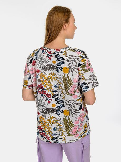 T-shirt w kwiatowy wzór