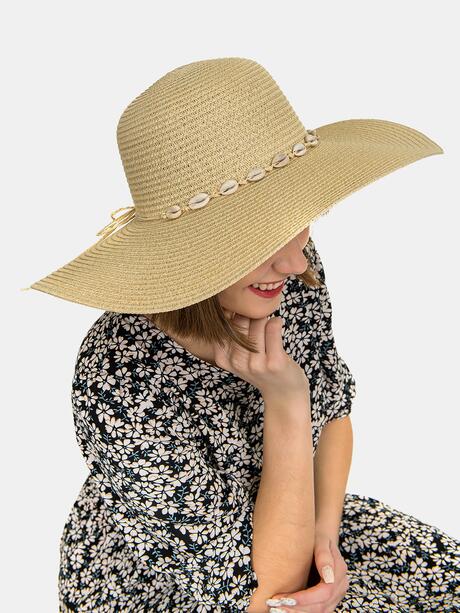 Kapelusz z muszelkami