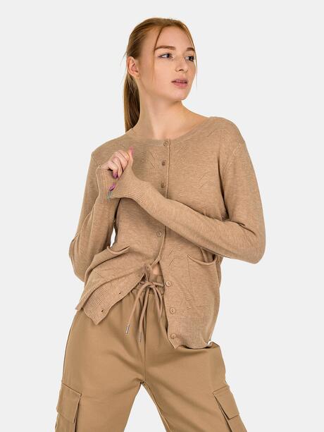 Sweter na guziki
