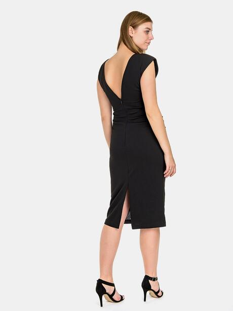 Elegancka czarna sukienka