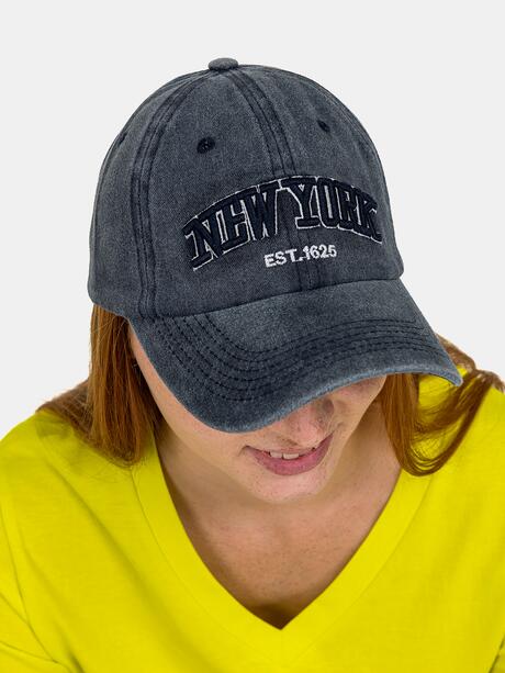 Bawełniana czapka z daszkiem i haftem