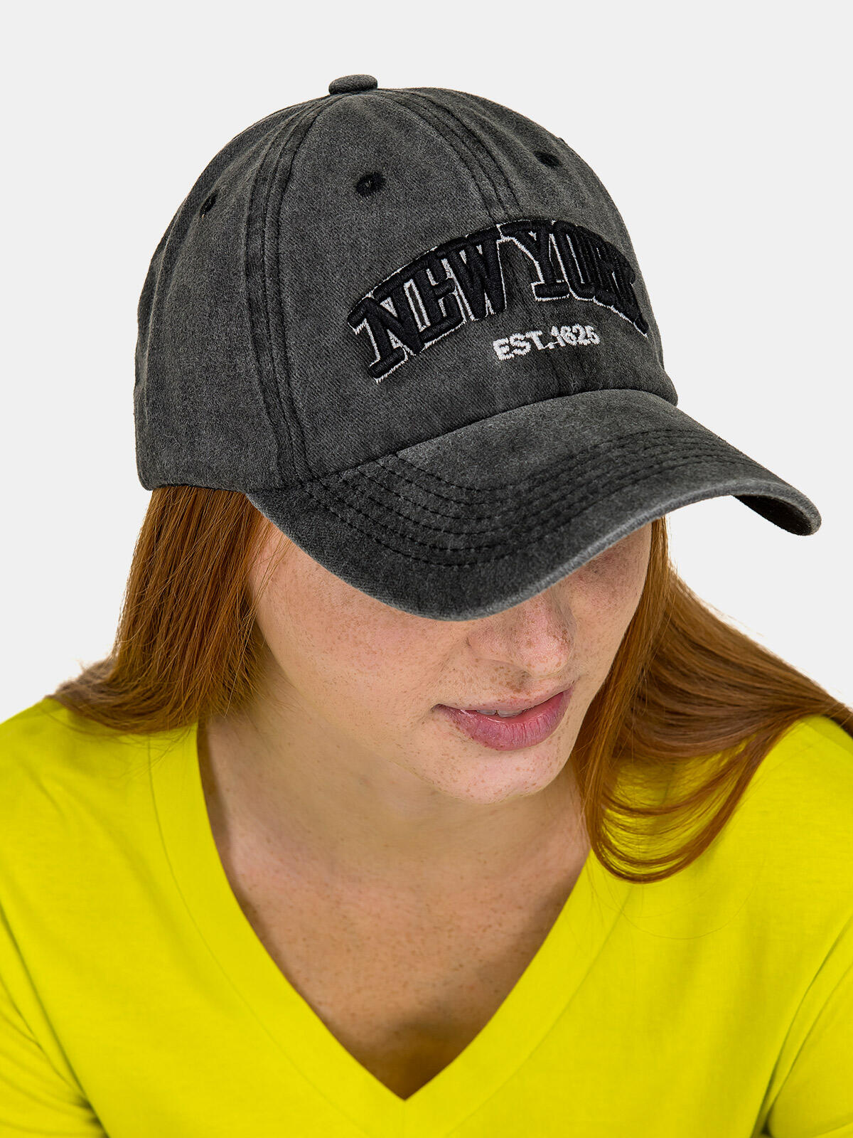 Bawełniana czapka z daszkiem i haftem