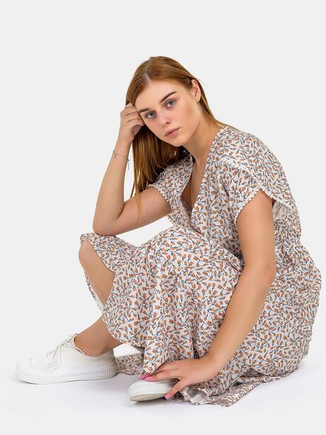 Zwiewna sukienka w kwiaty