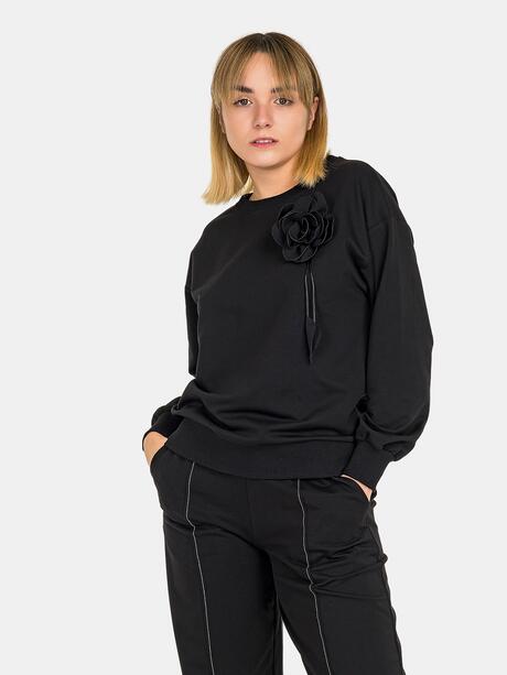 Bluza z ozdobnym kwiatem