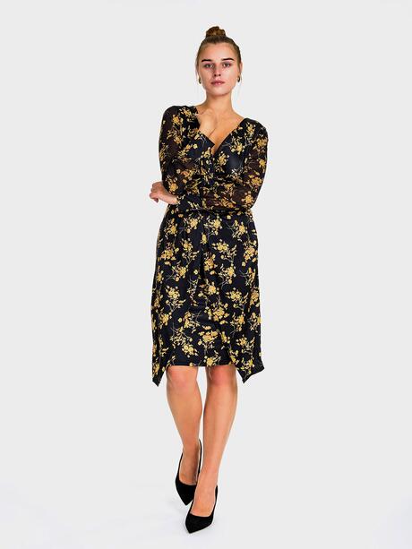 Kopertowa sukienka w kwiaty