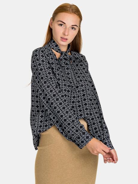 Wzorzysta bluzka z wiązaniem