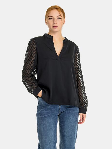 Bluzka z ozdobnymi rękawami