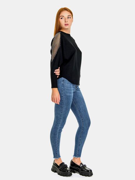 Sweter z ozdobnymi rękawami