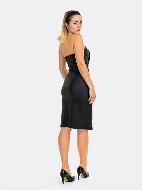 Elegancka sukienka z kwiatem