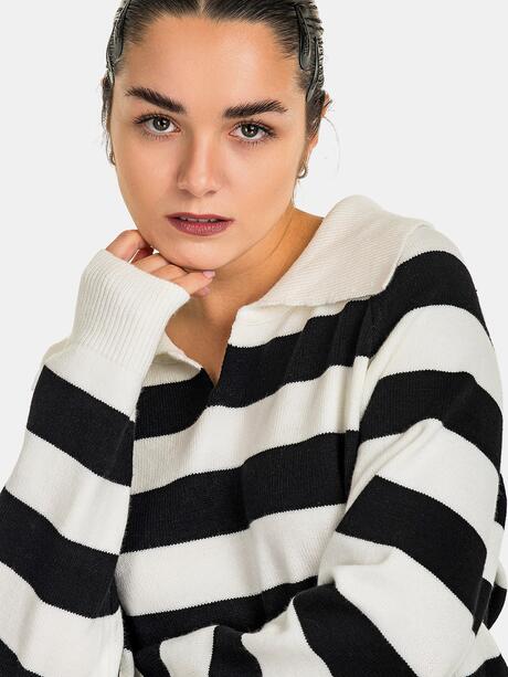 Sweter z kołnierzem