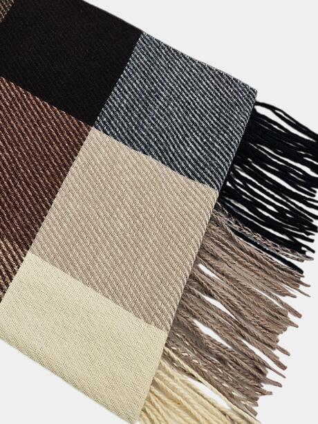 Szalik w wielokolorową kratę