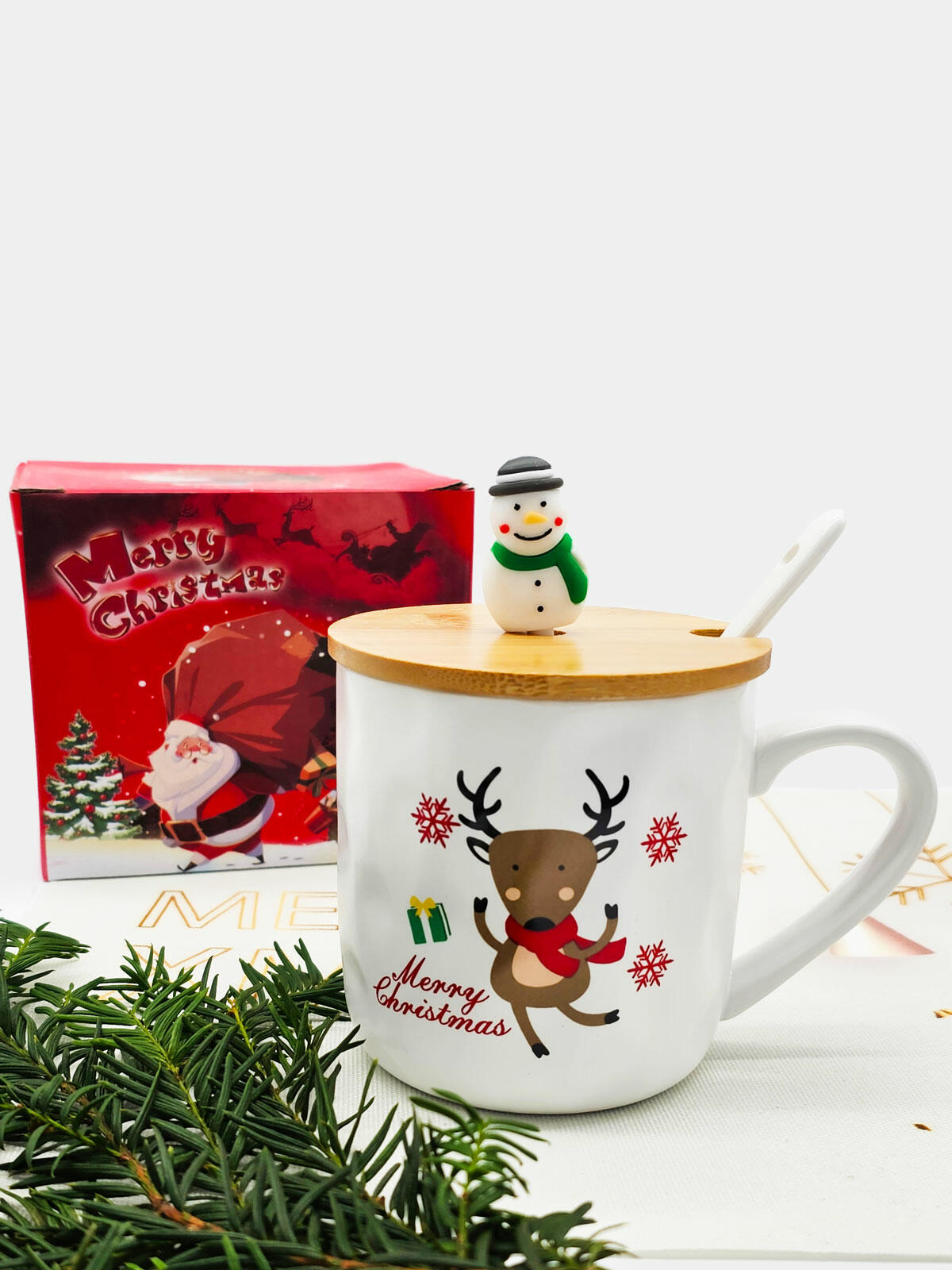 Świąteczny kubek z pokrywką i łyżeczką