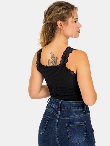 Top prążkowany z koronką