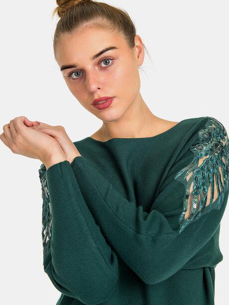 Sweter z ozdobnymi rękawami