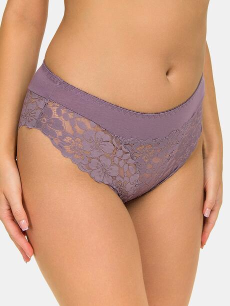 Majtki z koronkową wstawką