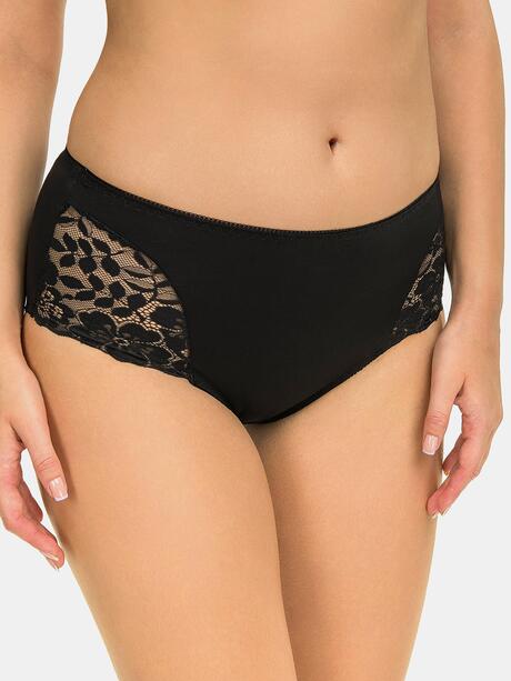 Majtki z koronkowym elementem