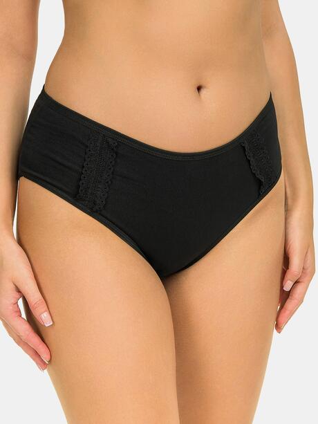 Majtki z koronkową naszywką