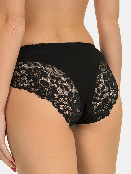 Majtki z koronką