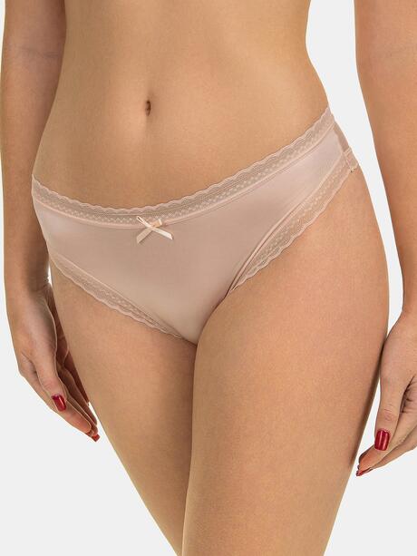 Majtki z koronką na brzegach