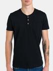T-shirt z guziczkami