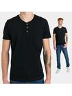 T-shirt z guziczkami