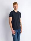 T-shirt z guziczkami