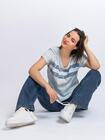 T-shirt z dekoltem w serek