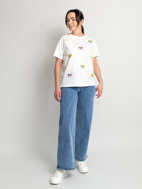 T-shirt z aplikacjami