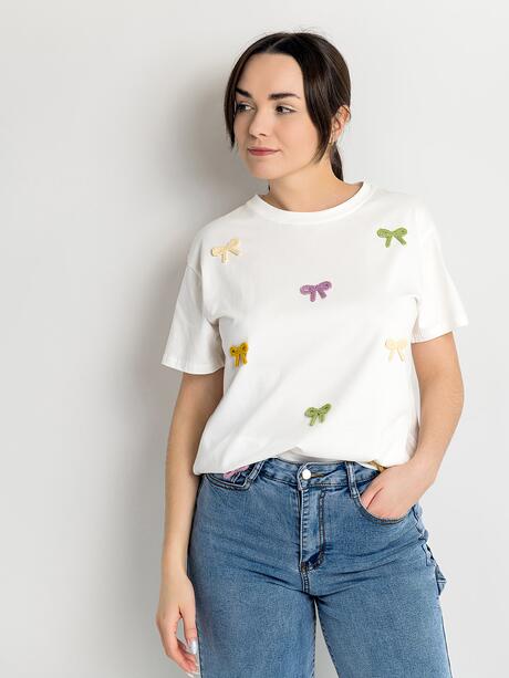 T-shirt z aplikacjami