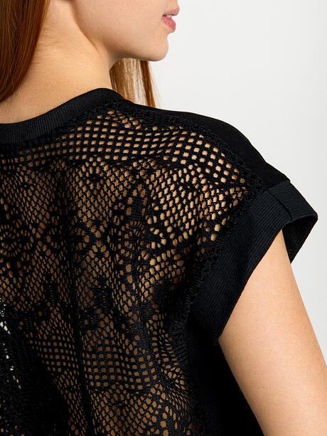 Bluzka z ozdobnymi plecami