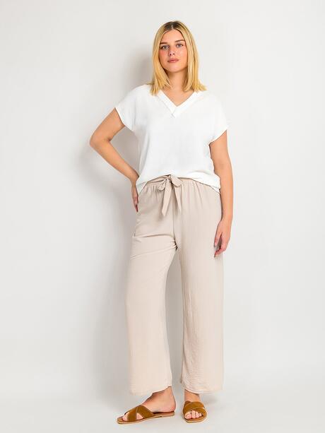 Gładka bluzka z dekoltem