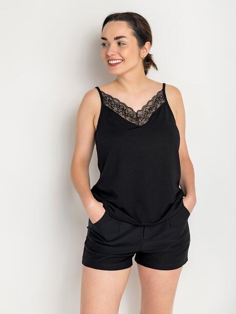 Top z ozdobną koronką