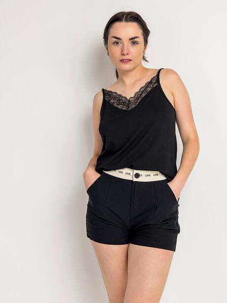 Szorty z ozdobnym pasem