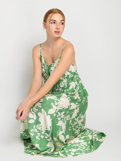 Sukienka z rozcięciem