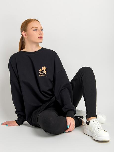 Długa bluza z haftem