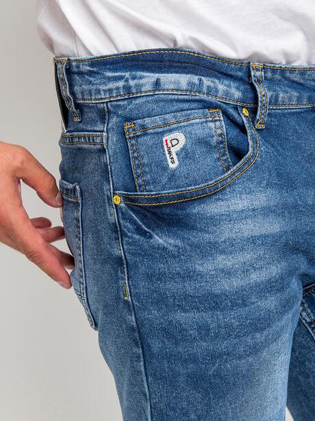 Jeansy z przetarciami