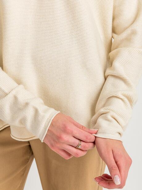 Sweter z domieszką wiskozy