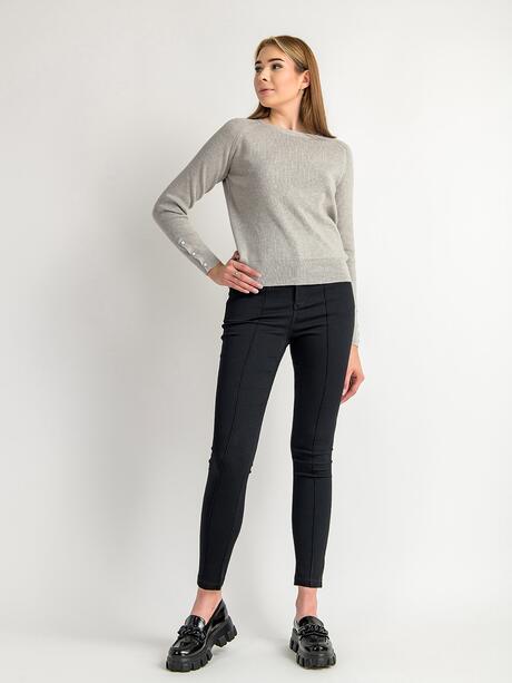 Sweter z ozdobnymi rękawami