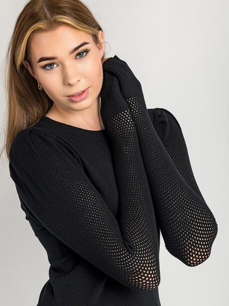 Sweter z domieszką wiskozy